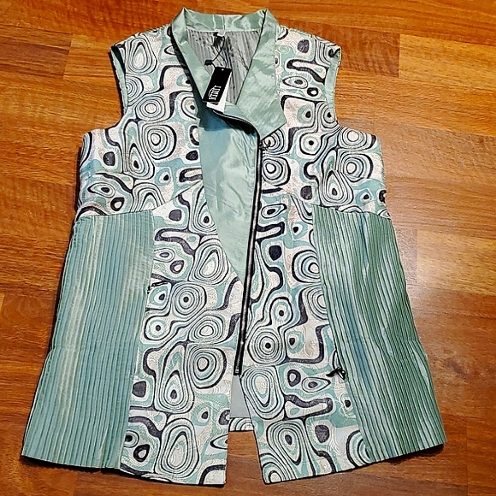 Lindi coctail lightweight floral green  white black vest top sleeveless Large